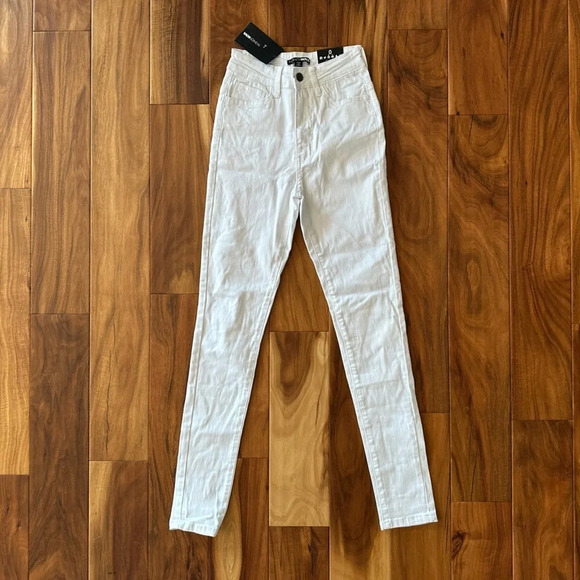 NWT Fashion Nova White High Rise Denim Jeans size 0 - Picture 1 of 3